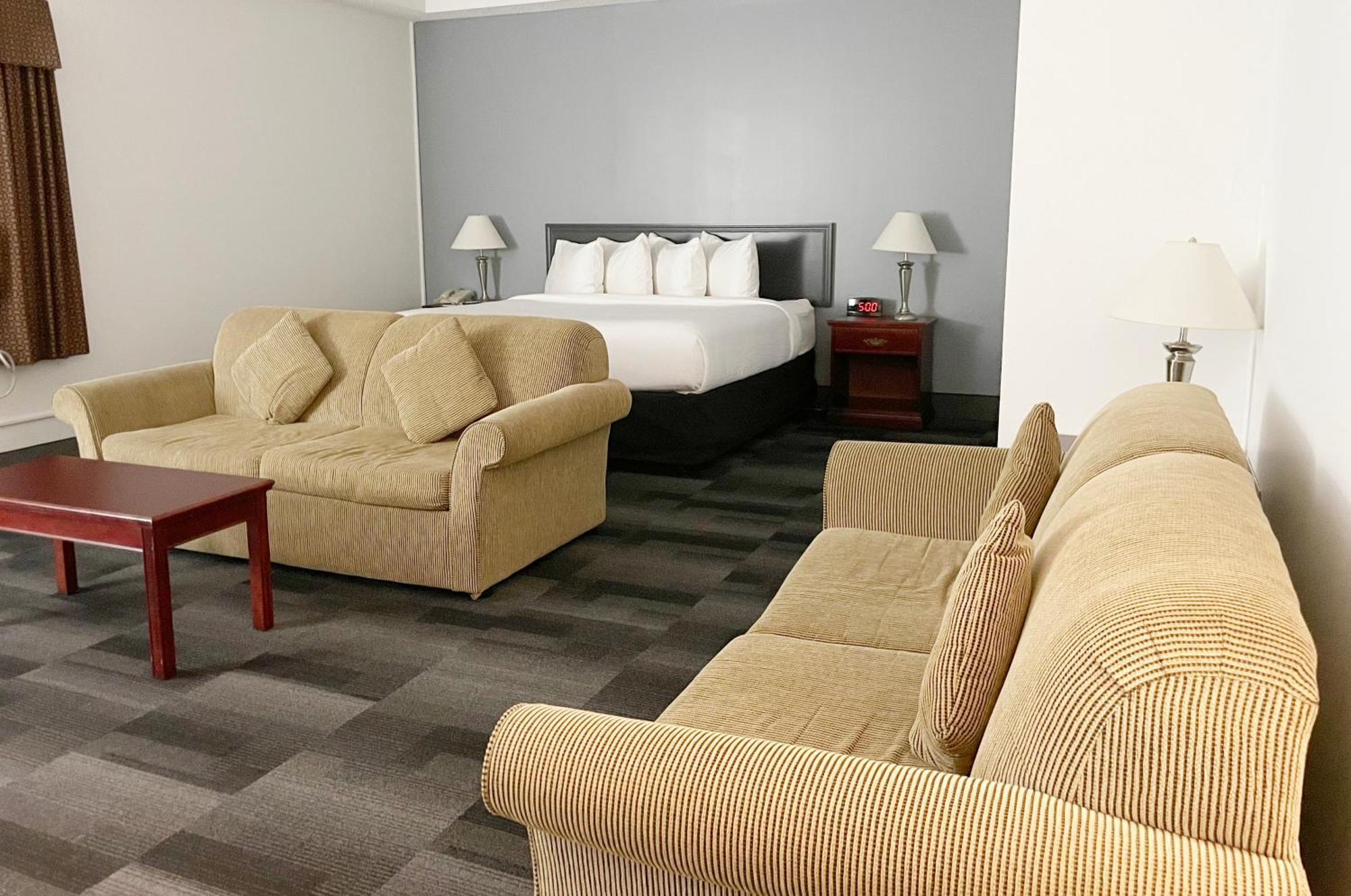 Days Inn & Conference Centre By Wyndham Camrose Norsemen Exteriör bild