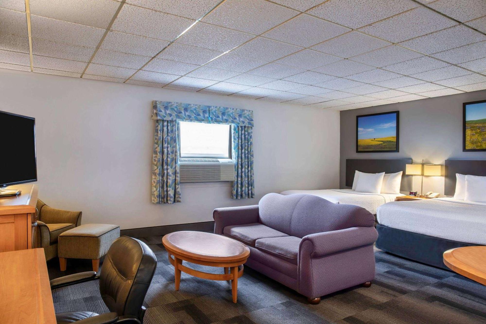 Days Inn & Conference Centre By Wyndham Camrose Norsemen Exteriör bild