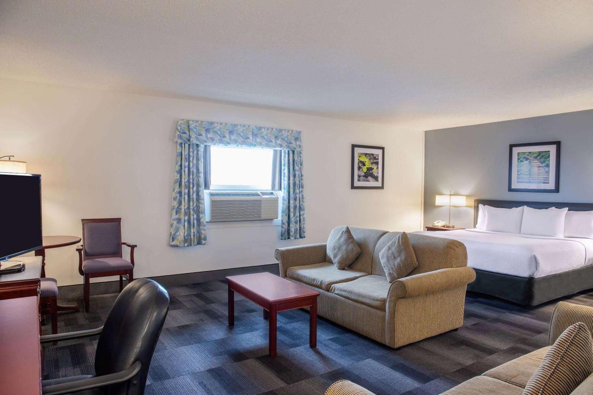 Days Inn & Conference Centre By Wyndham Camrose Norsemen Exteriör bild