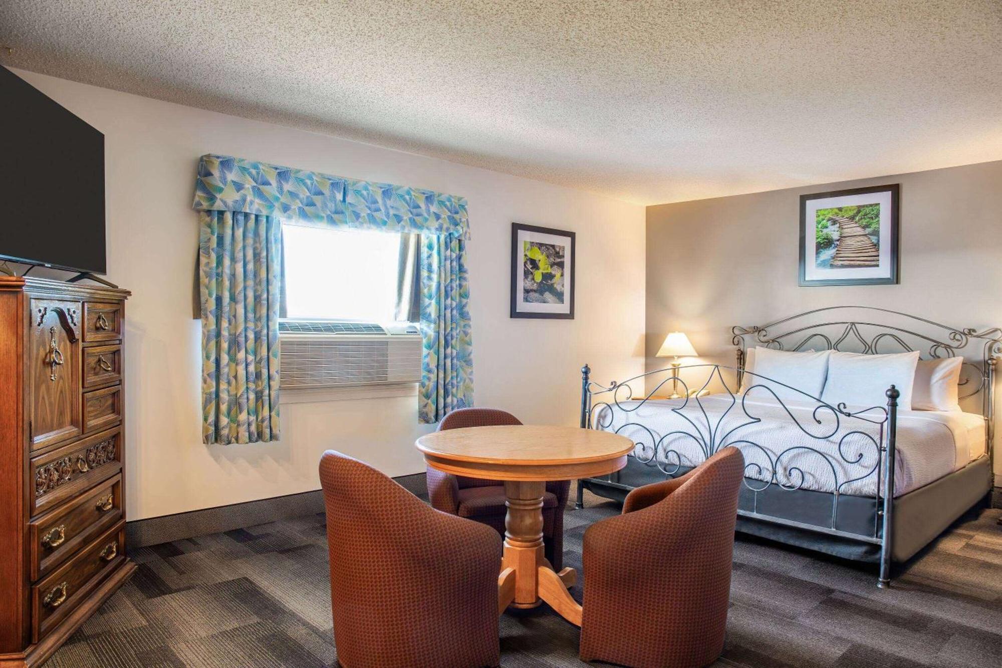 Days Inn & Conference Centre By Wyndham Camrose Norsemen Exteriör bild