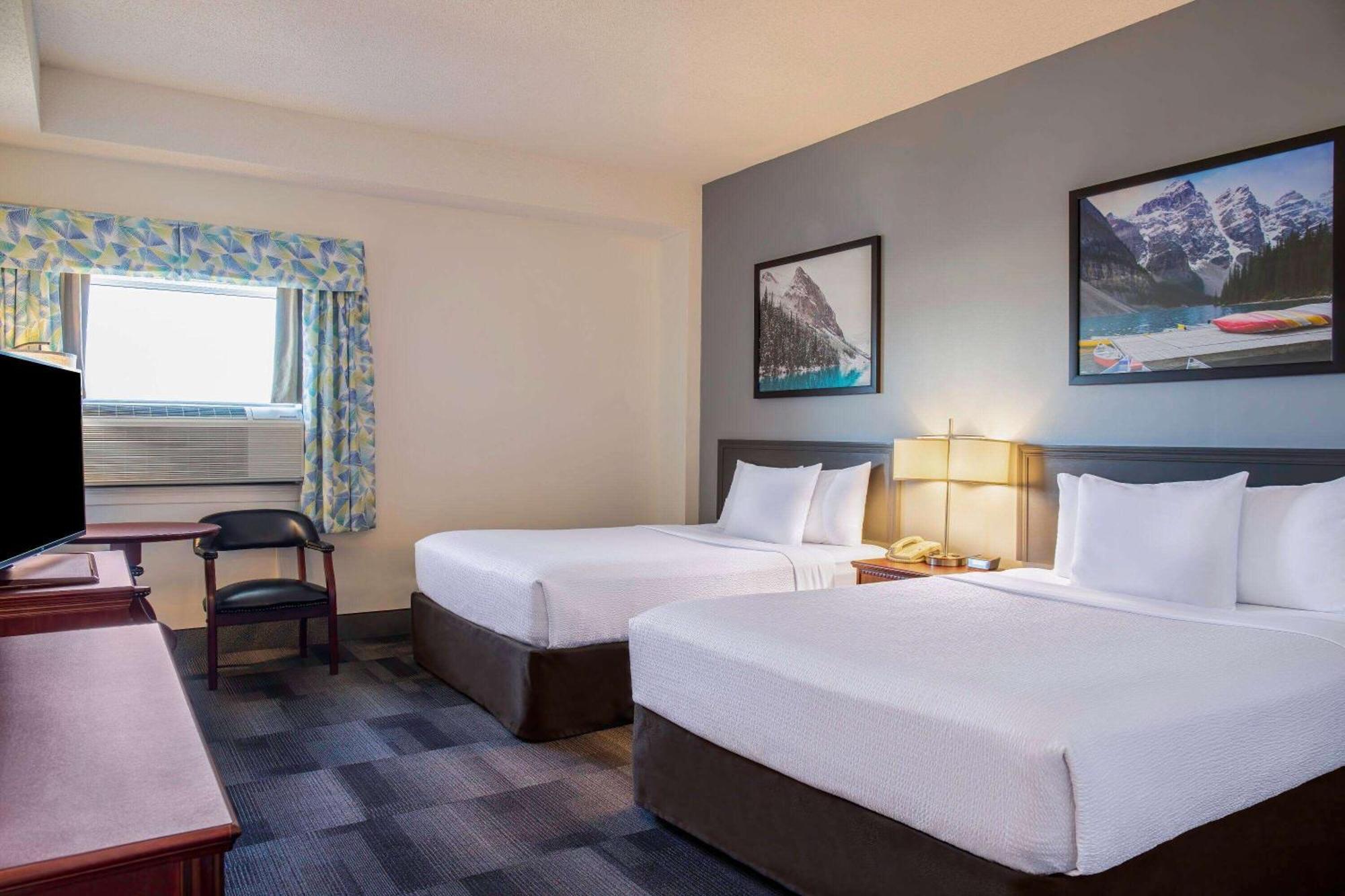 Days Inn & Conference Centre By Wyndham Camrose Norsemen Exteriör bild