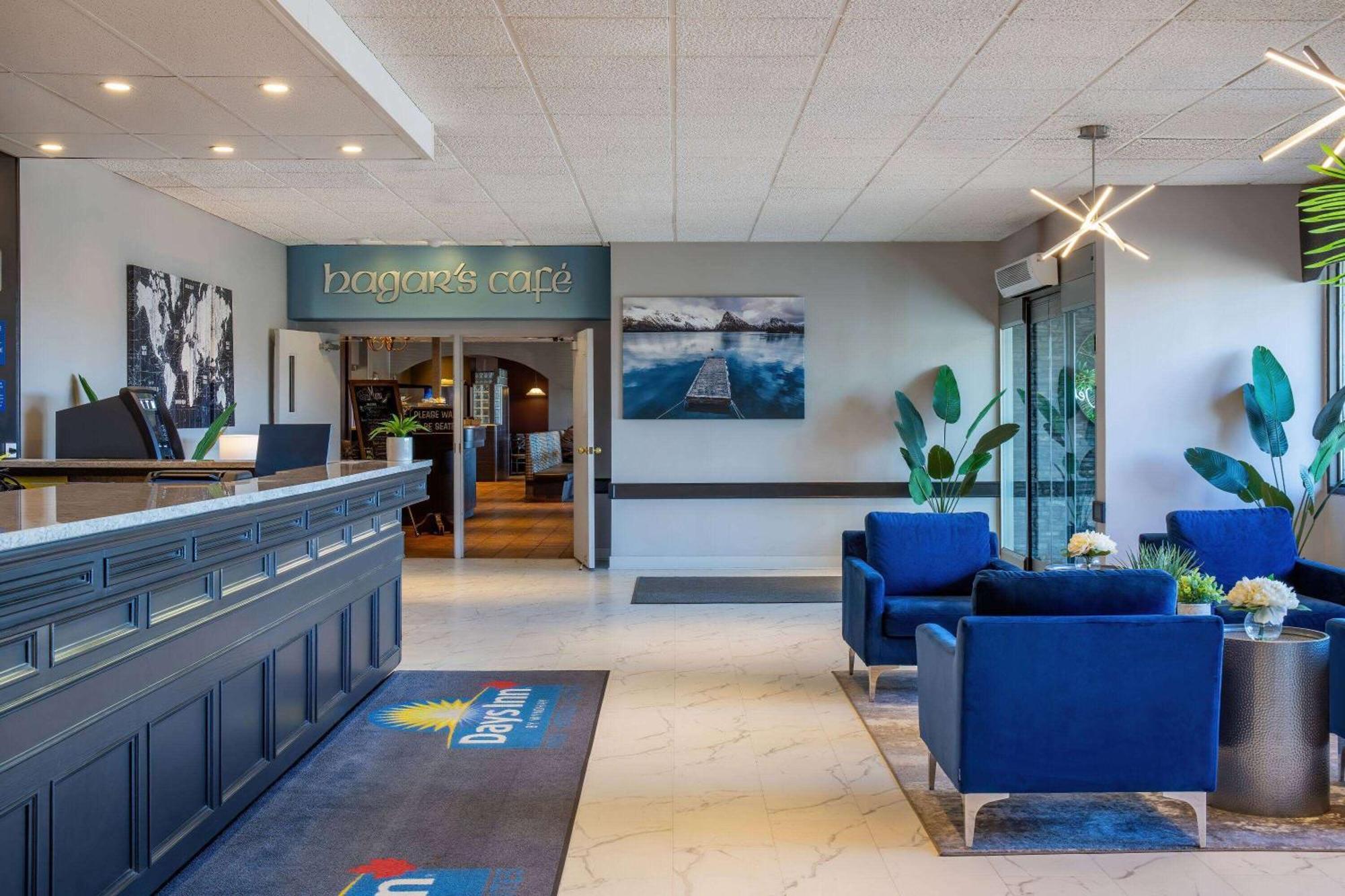 Days Inn & Conference Centre By Wyndham Camrose Norsemen Exteriör bild
