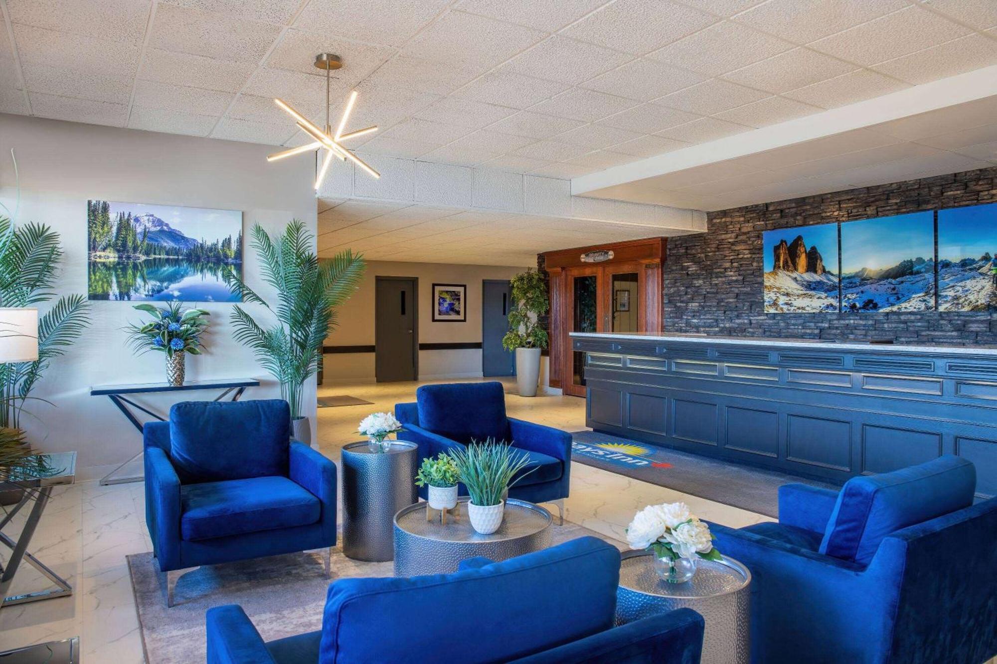 Days Inn & Conference Centre By Wyndham Camrose Norsemen Exteriör bild