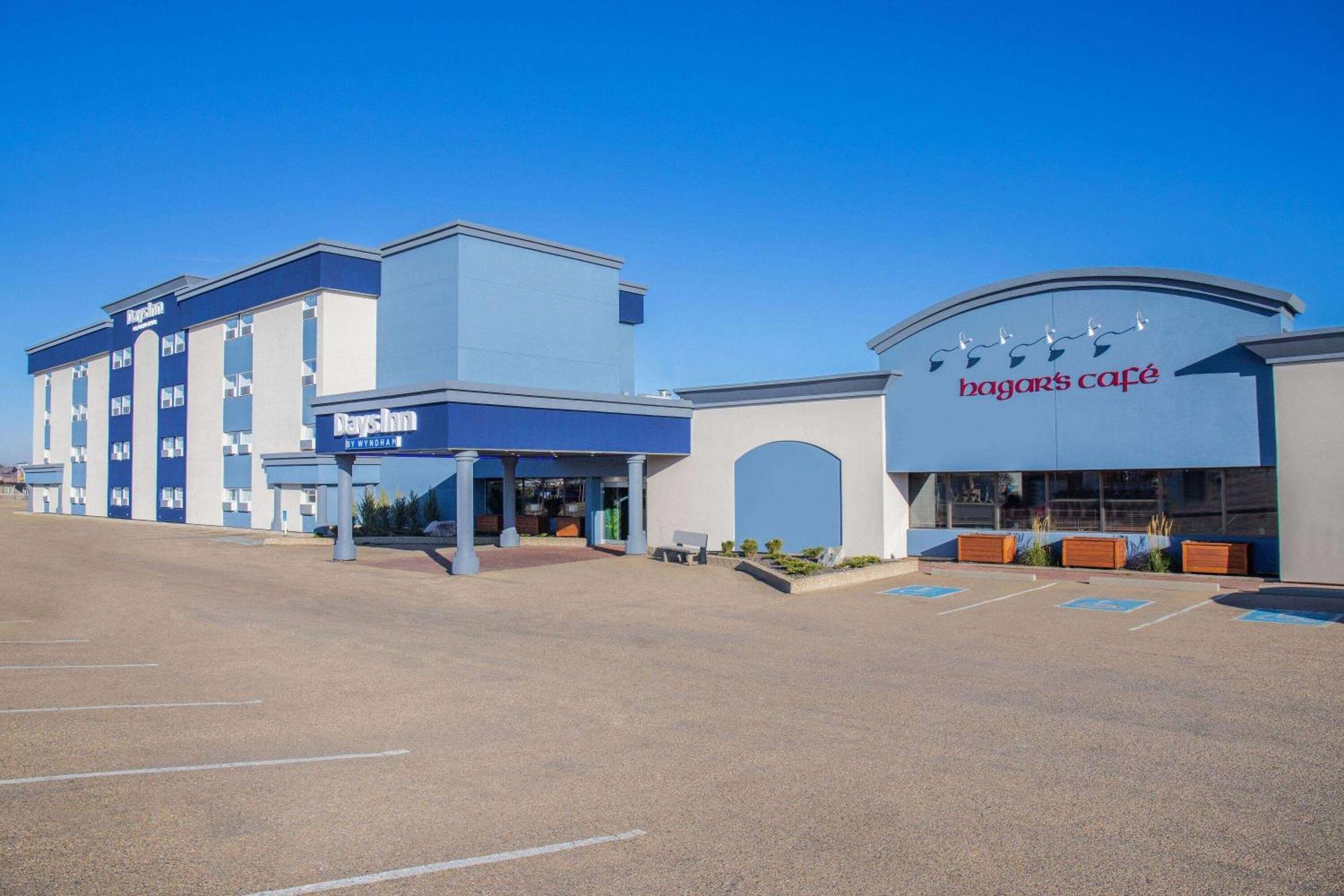 Days Inn & Conference Centre By Wyndham Camrose Norsemen Exteriör bild